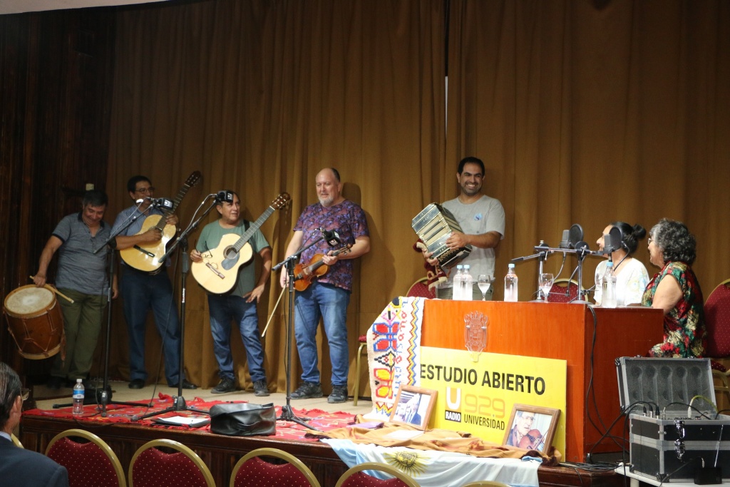 Alero Quichua Santiagueño, considerado uno de los programas más longevo de la radiofonía santiagueña con 55 años de historia, debutó en el aire de Radio Universidad 92.9