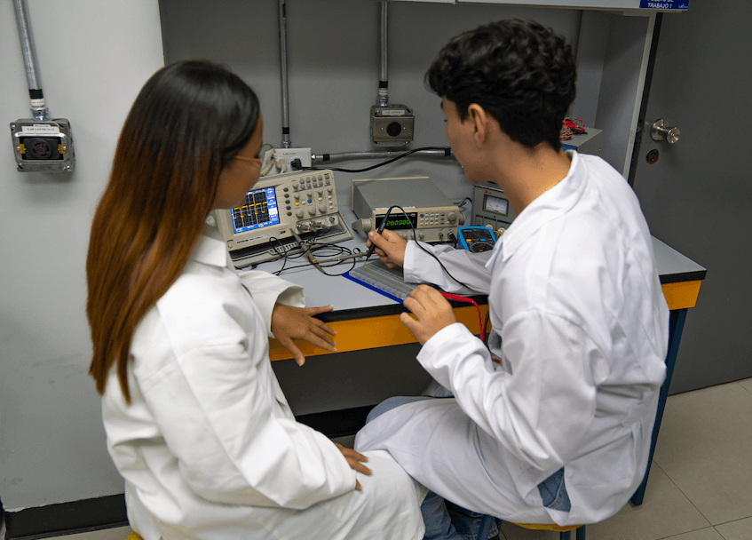 Lab-de-Electronica-Ingenieria-Electromecanica-e1737394582431