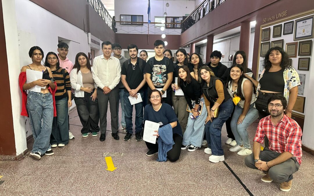 Estudiantes de Trabajo Social compartieron un espacio de diálogo con el rector de la UNSE