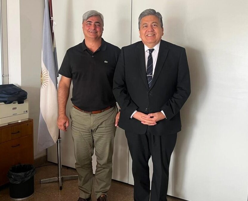 Gestiones para implementar carreras a distancia en la FCEyT