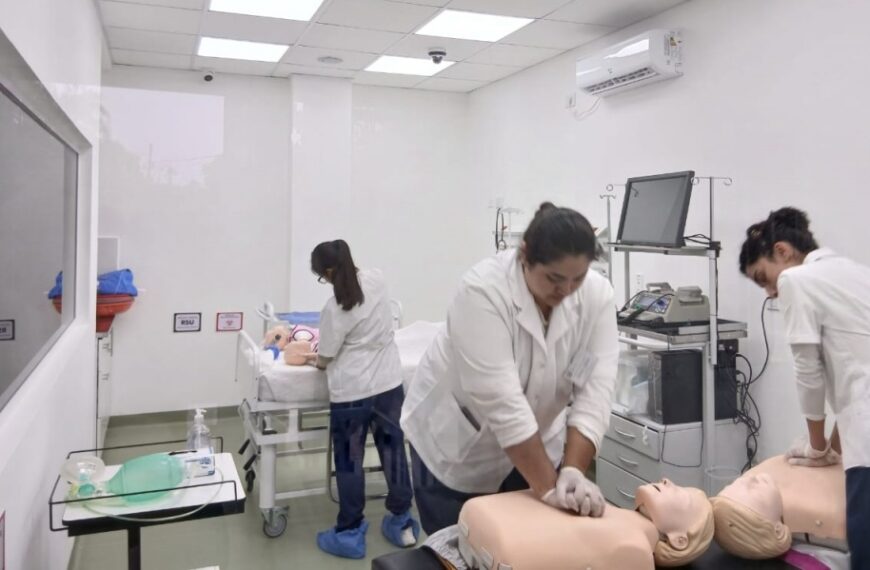 Estudiantes de Enfermería y Obstetricia realizan prácticas&hellip;