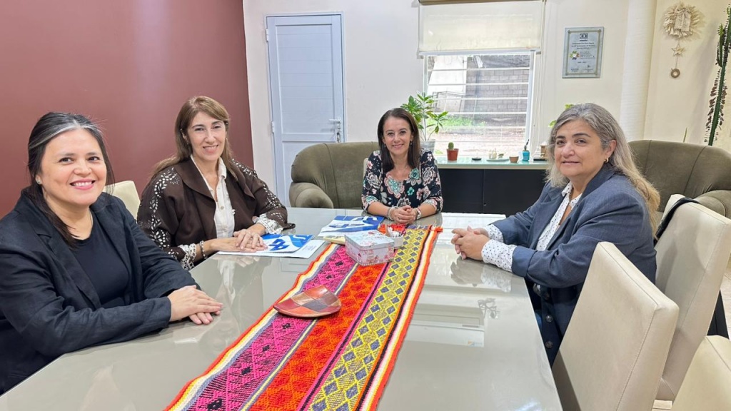 Humanidades fortalece vínculos con el Colegio de Psicólogos de cara a las Jornadas del NOA