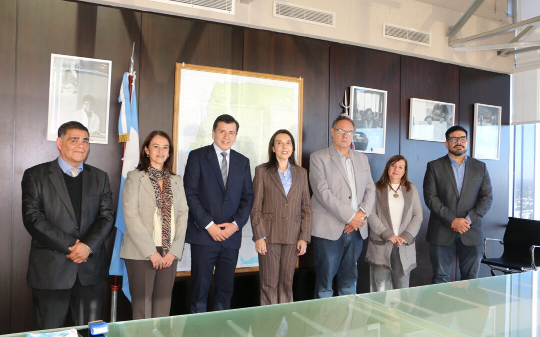 Firma de convenio permitirá la formación de grado de enfermeros recibidos en instituciones públicas