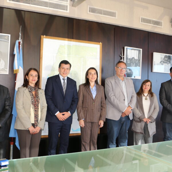 Firma de convenio permitirá la formación de grado&hellip;