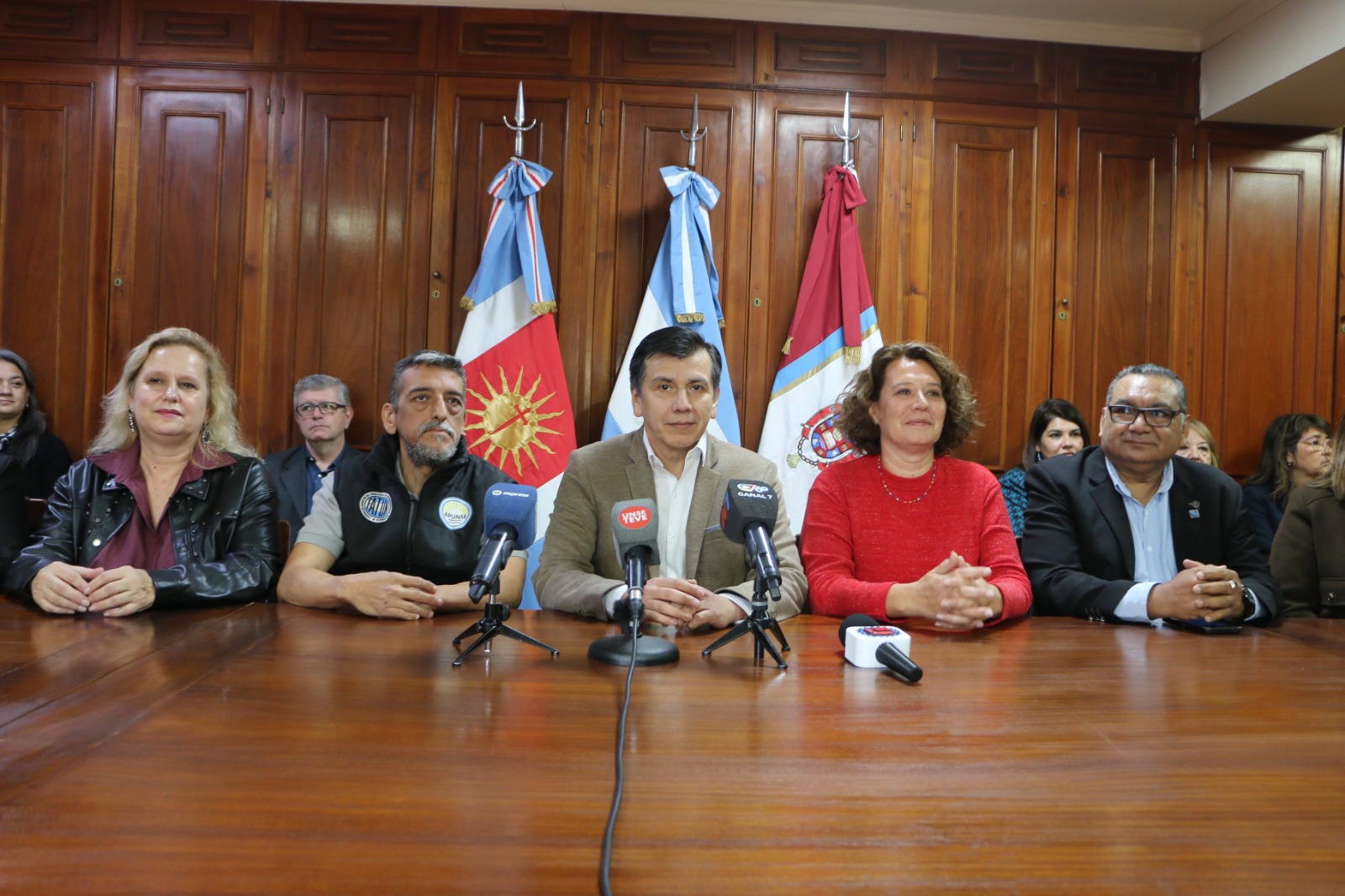 En defensa de la educación pública y la ciencia nacional, la UNSE se suma a la marcha federal