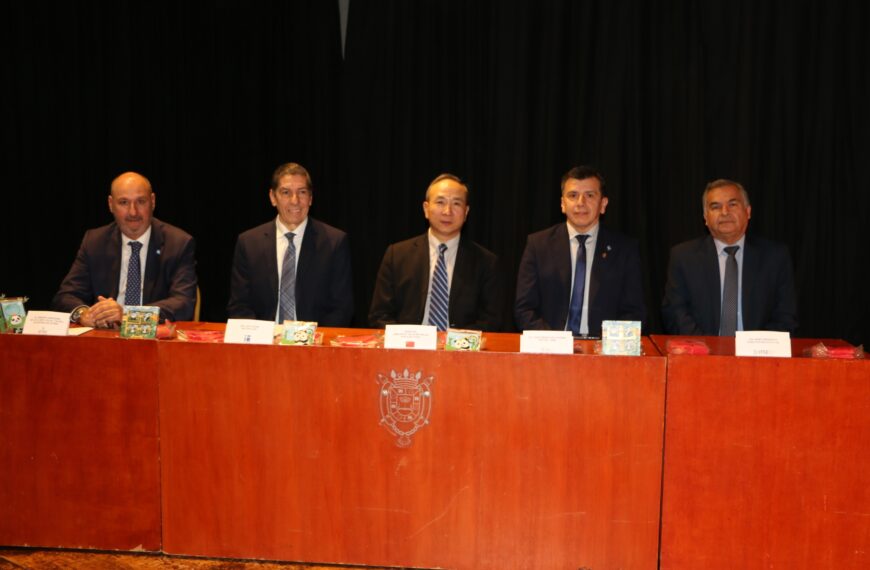 Paraninfo colmado para debatir sobre&hellip;