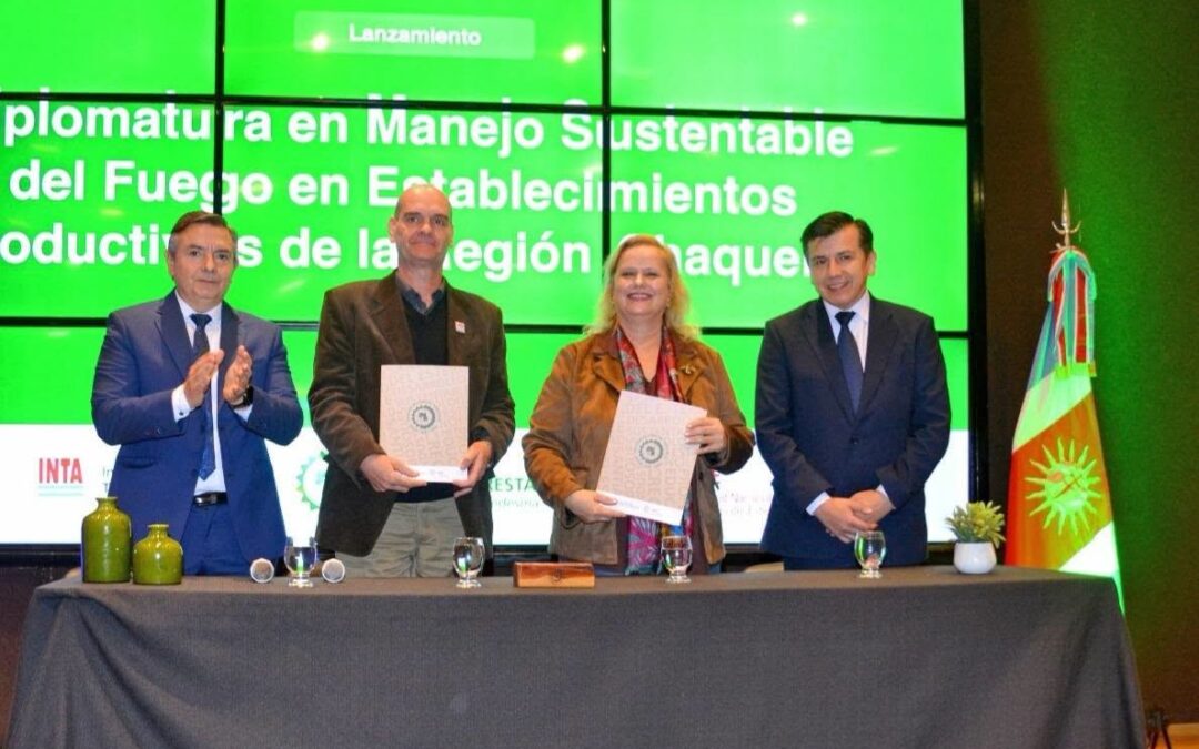 Lanzaron la Diplomatura en Manejo Sustentable del Fuego y presentaron un libro sobre el uso responsable del fuego en el Chaco Argentino.