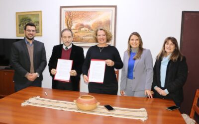 Firma de convenio para fortalecer lazos con instituciones educativas