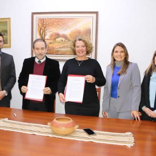 Firma de convenio para fortalecer lazos con instituciones&hellip;